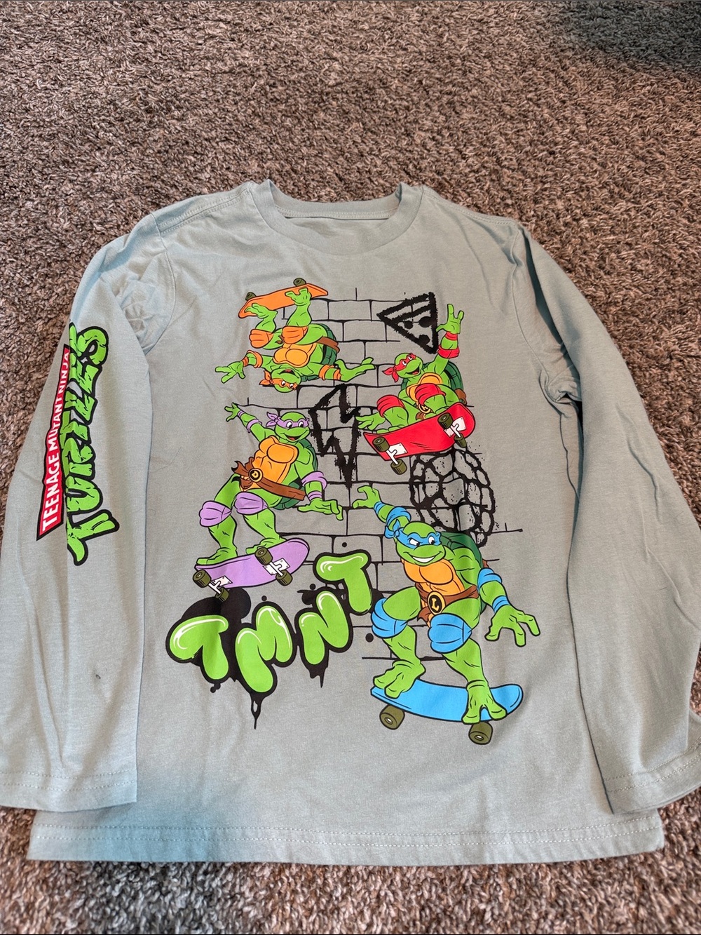 Nickelodeon Light Gray TMNT Skateboard Long Sleeve Tee with Neon Green Graphics